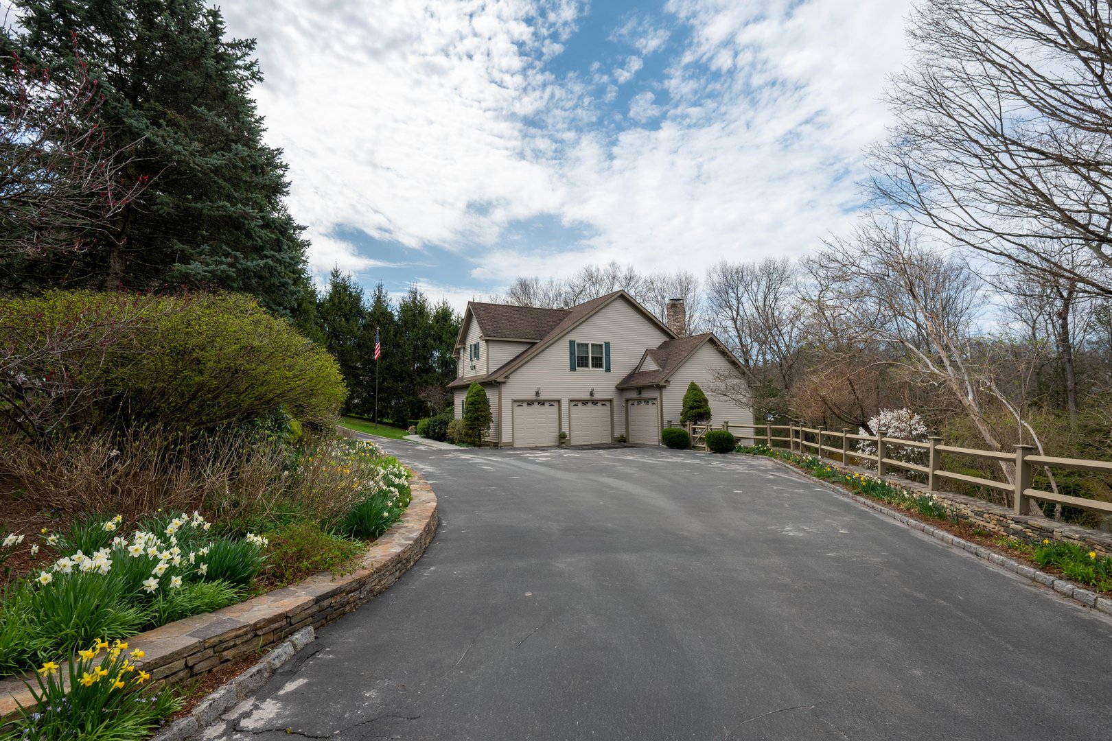 201 Grey Rock Road Photo 2