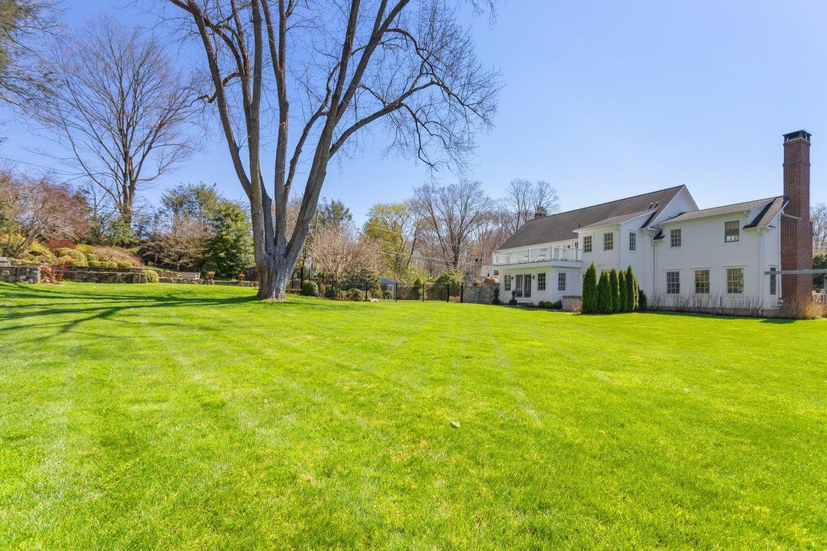 119 Long Lots Road Photo 2