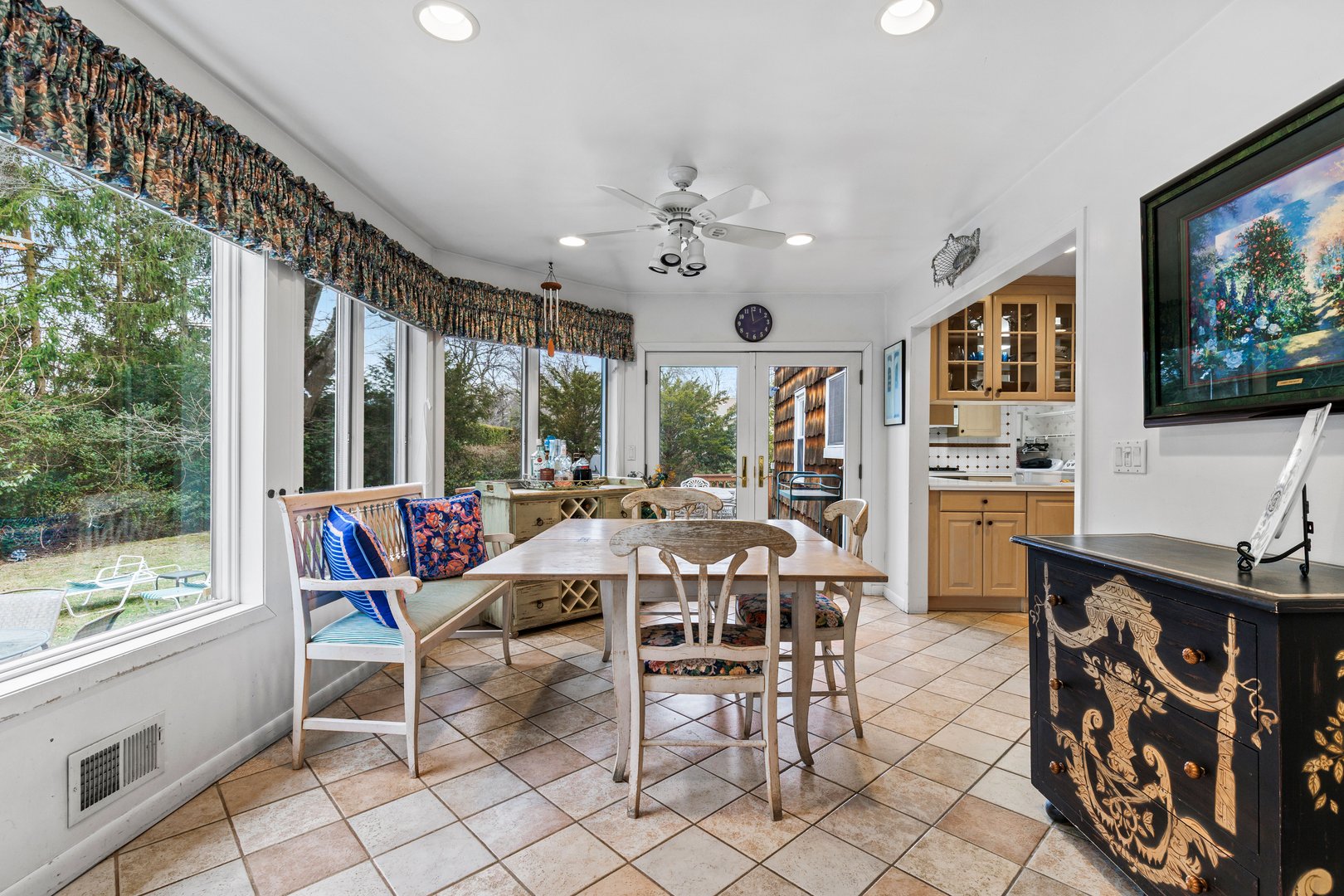 3 Penny Lane Photo 7