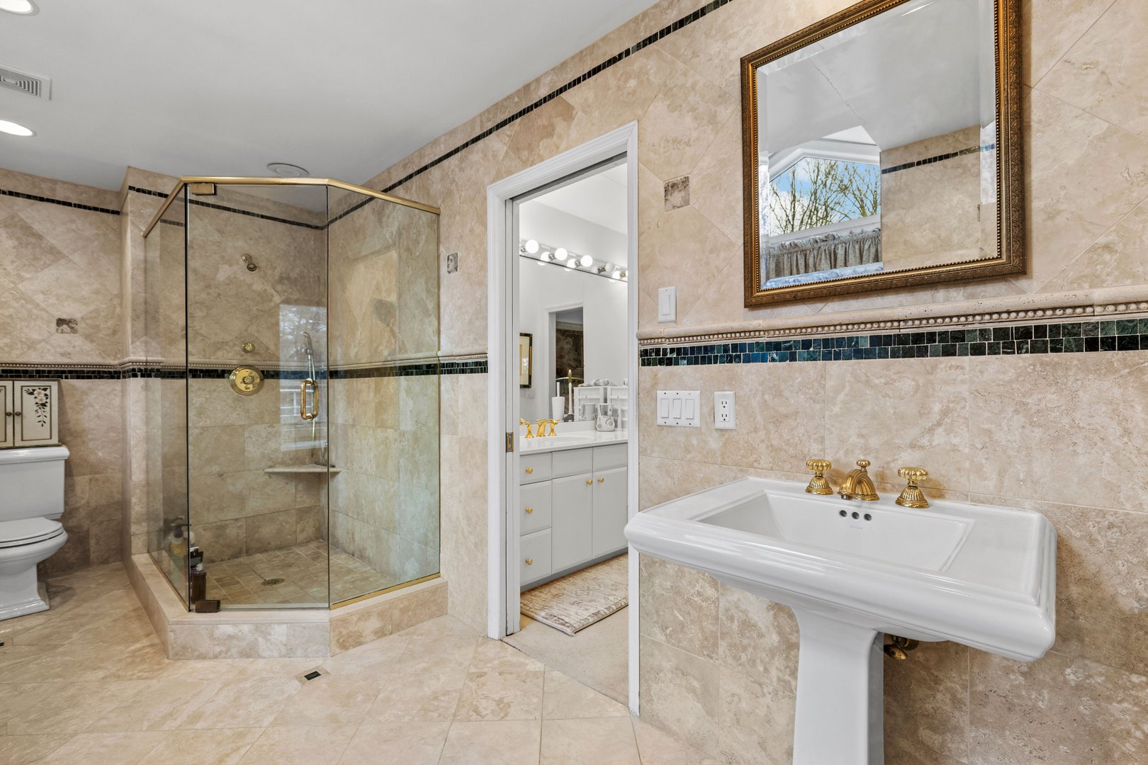 3 Penny Lane Photo 24