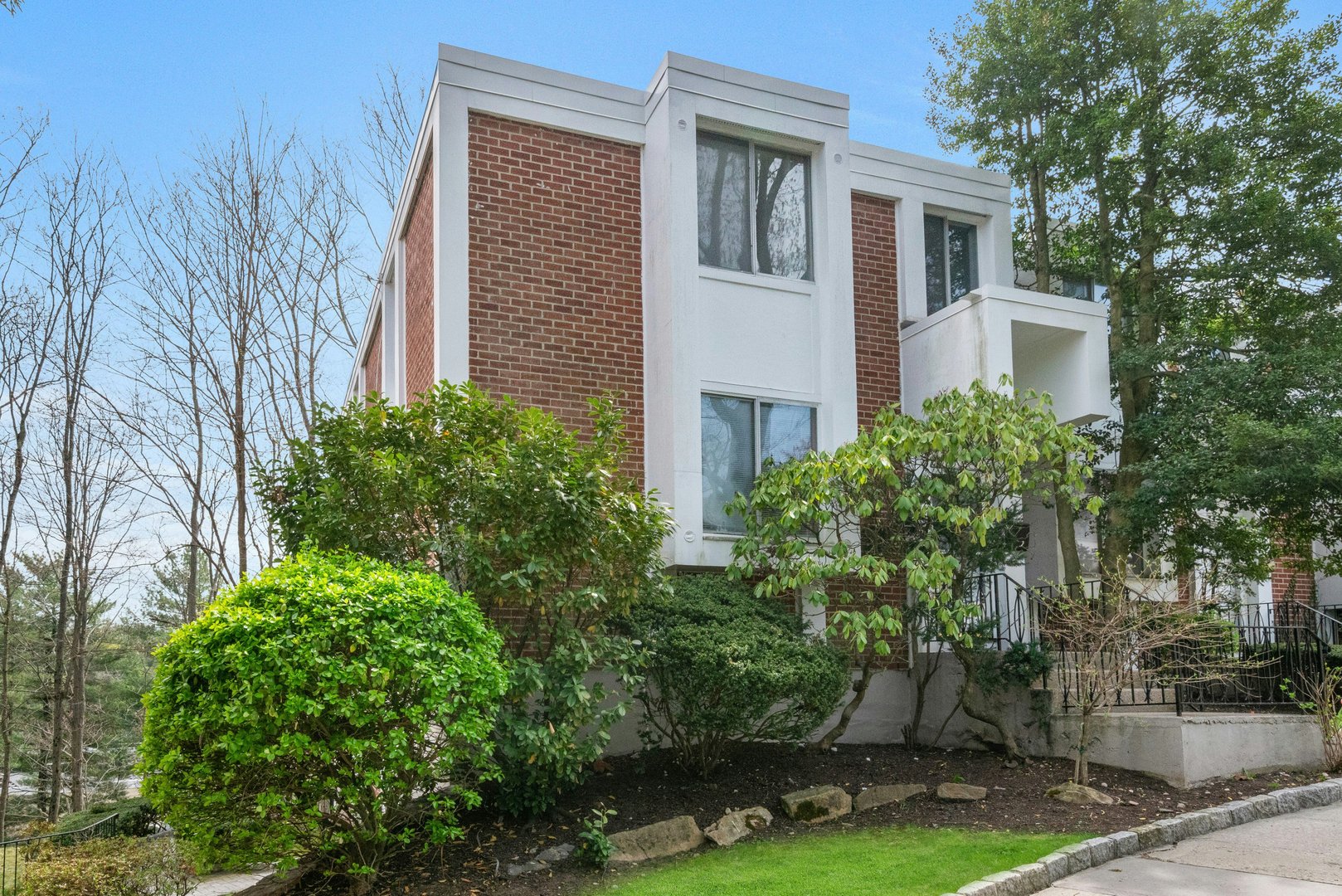 1211 Colony Drive Photo 1