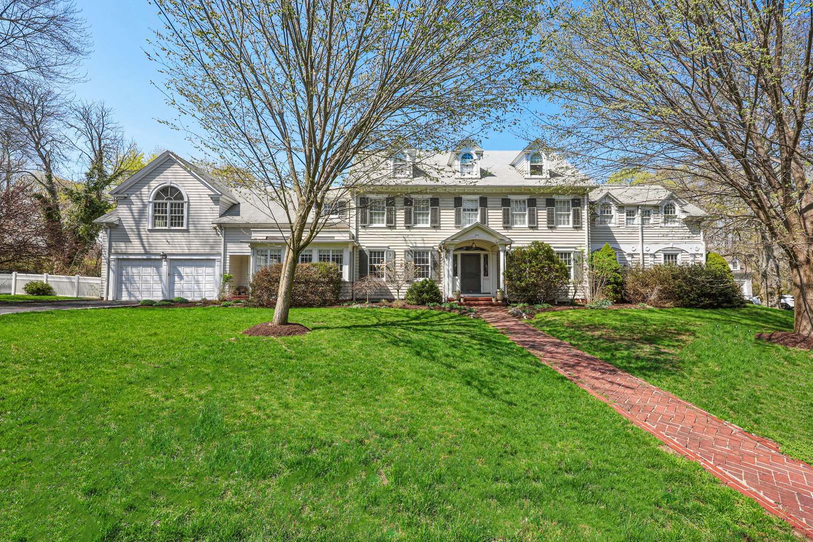 16 Lookout Drive North Photo 1