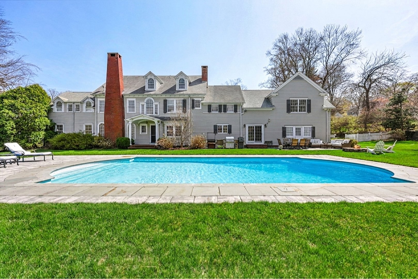 16 Lookout Drive North Photo 4