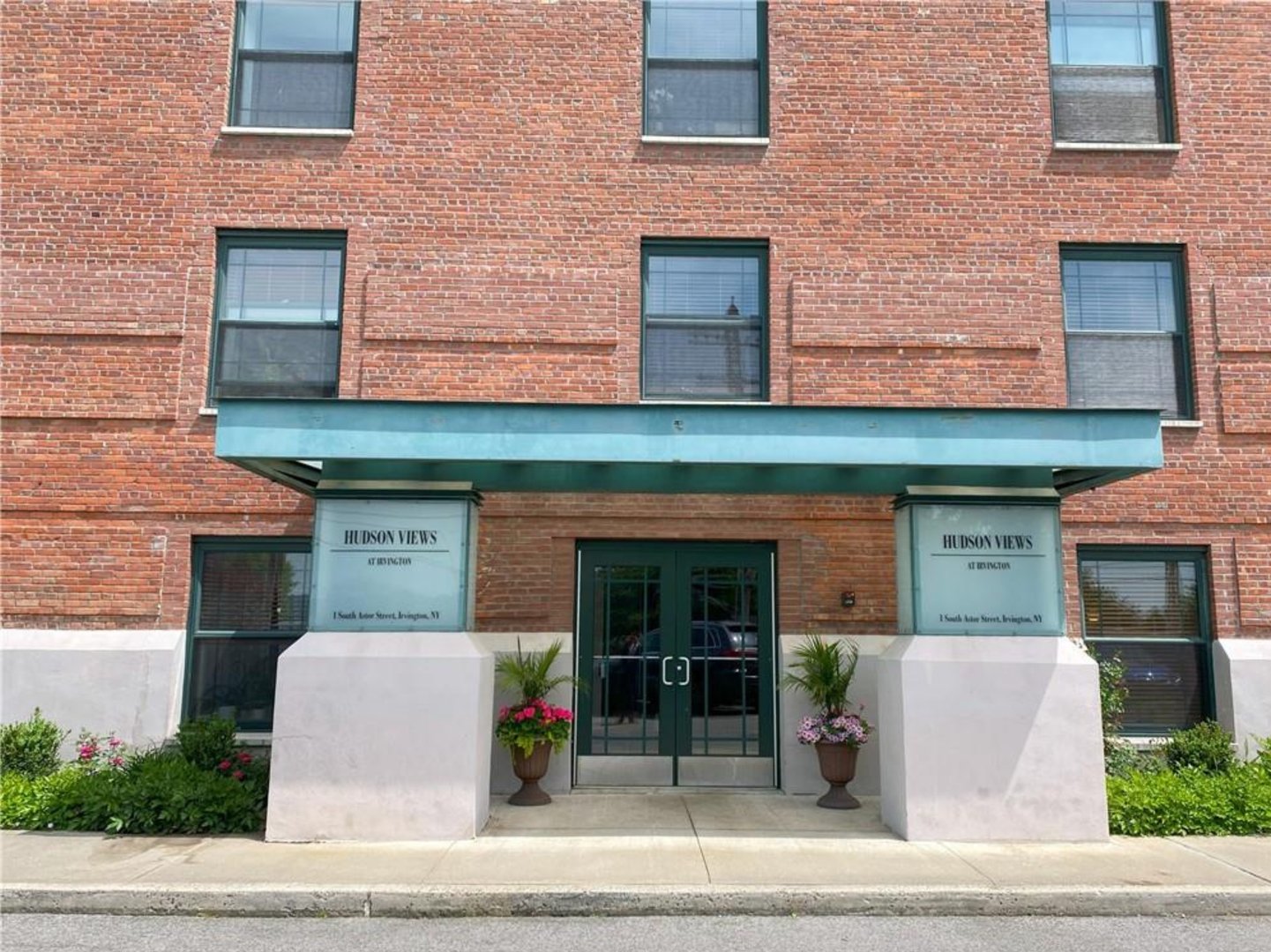 1 S Astor Street  #302 Photo 2