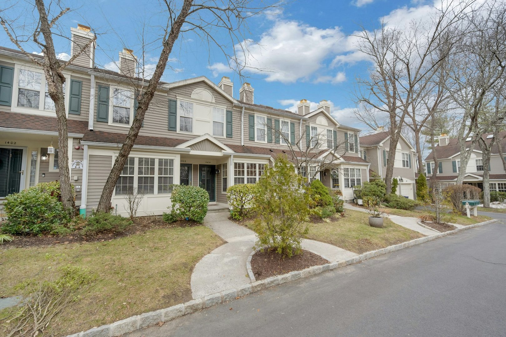 1403 Pondcrest Lane Photo 2