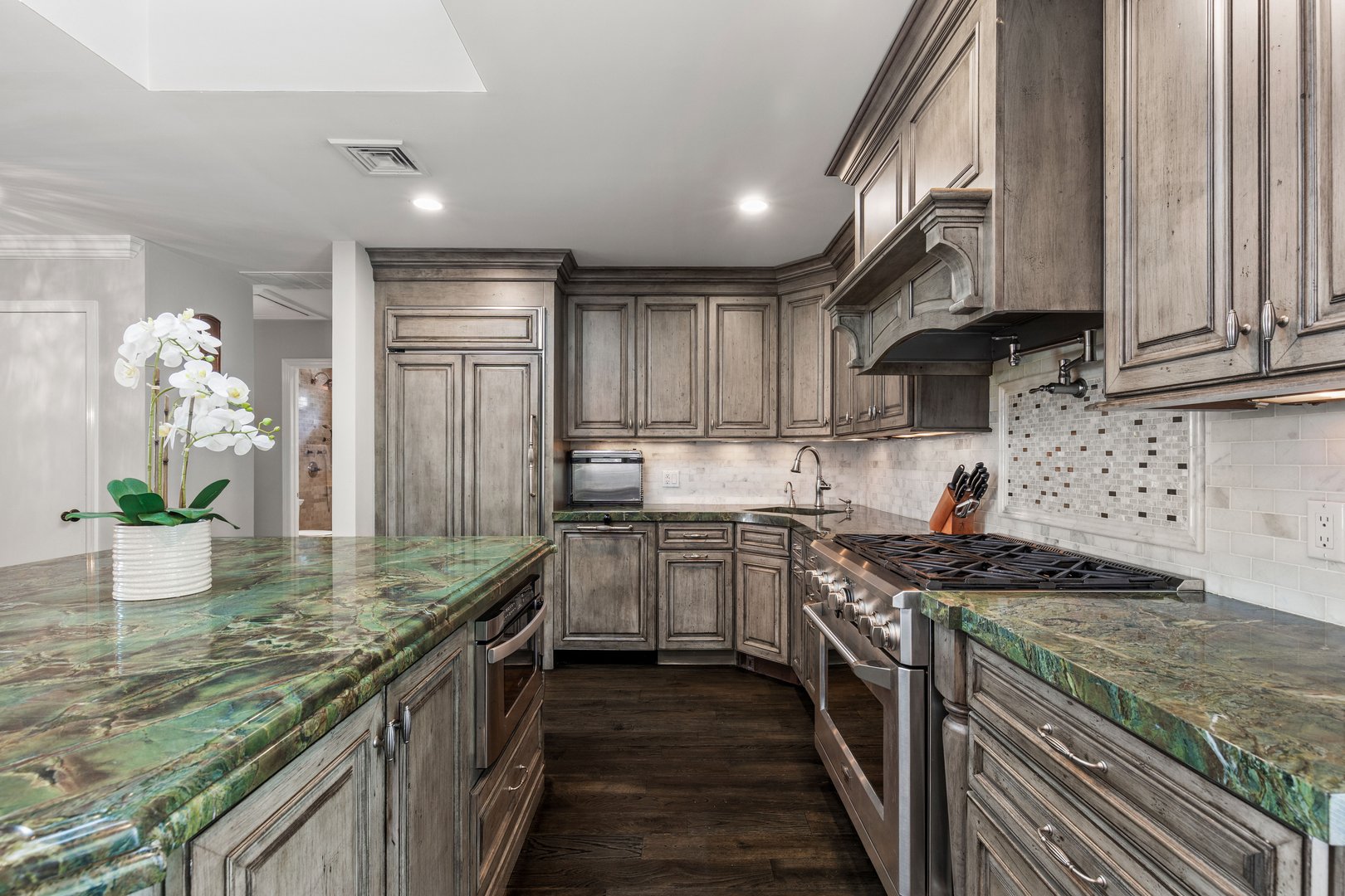 239 Davis Avenue Photo 8