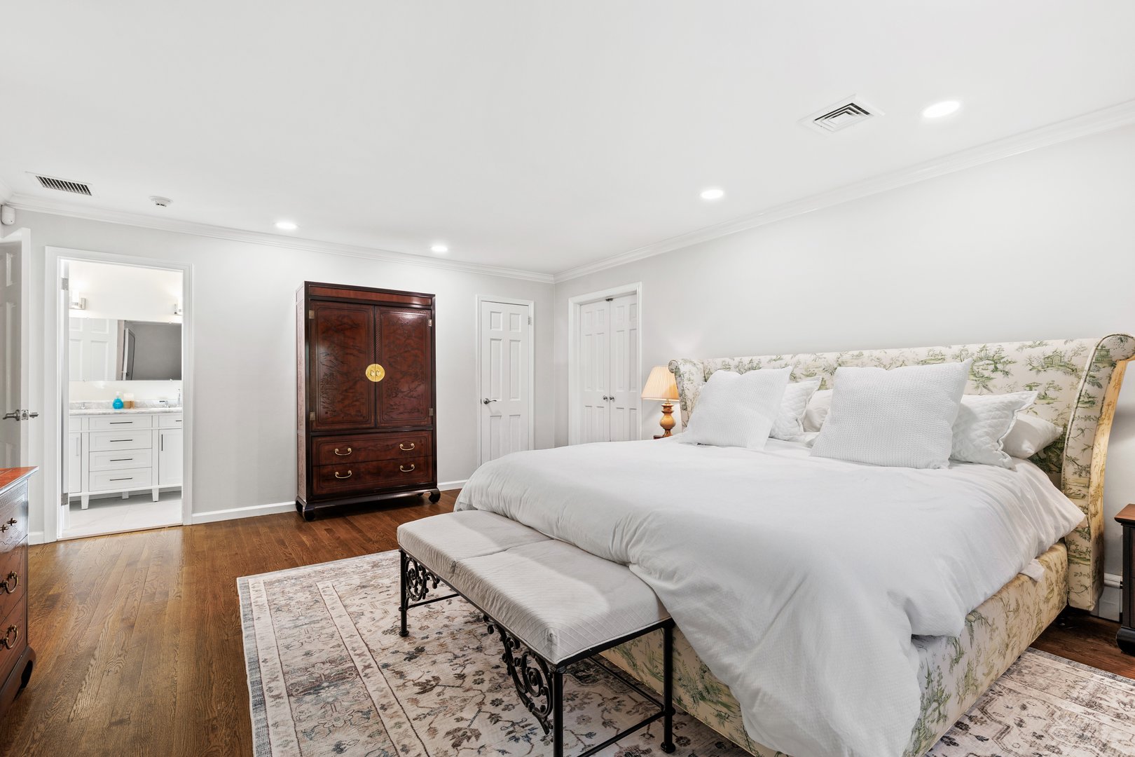 1 Redbrooke Place Photo 23