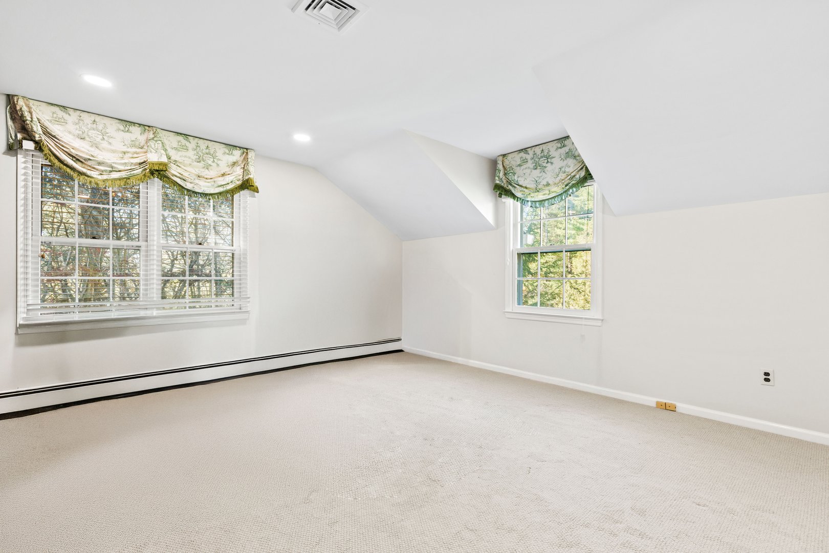1 Redbrooke Place Photo 25