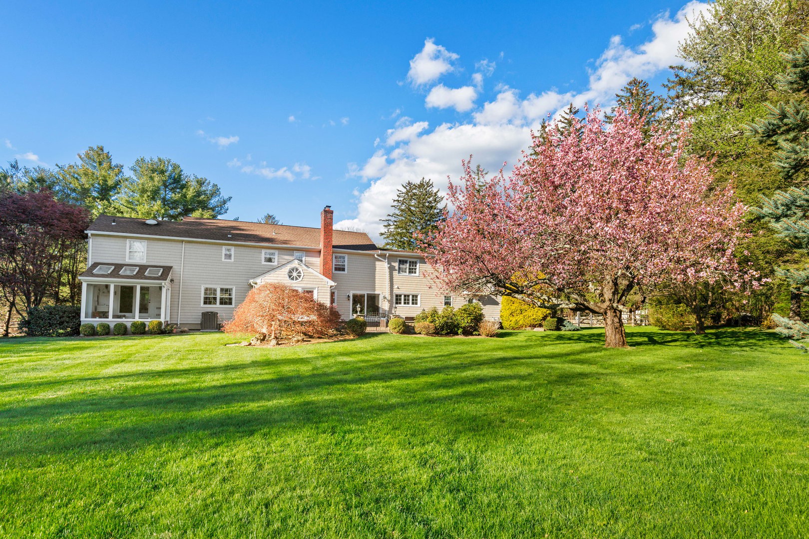 1 Redbrooke Place Photo 36