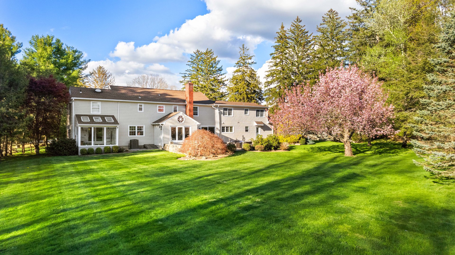 1 Redbrooke Place Photo 37