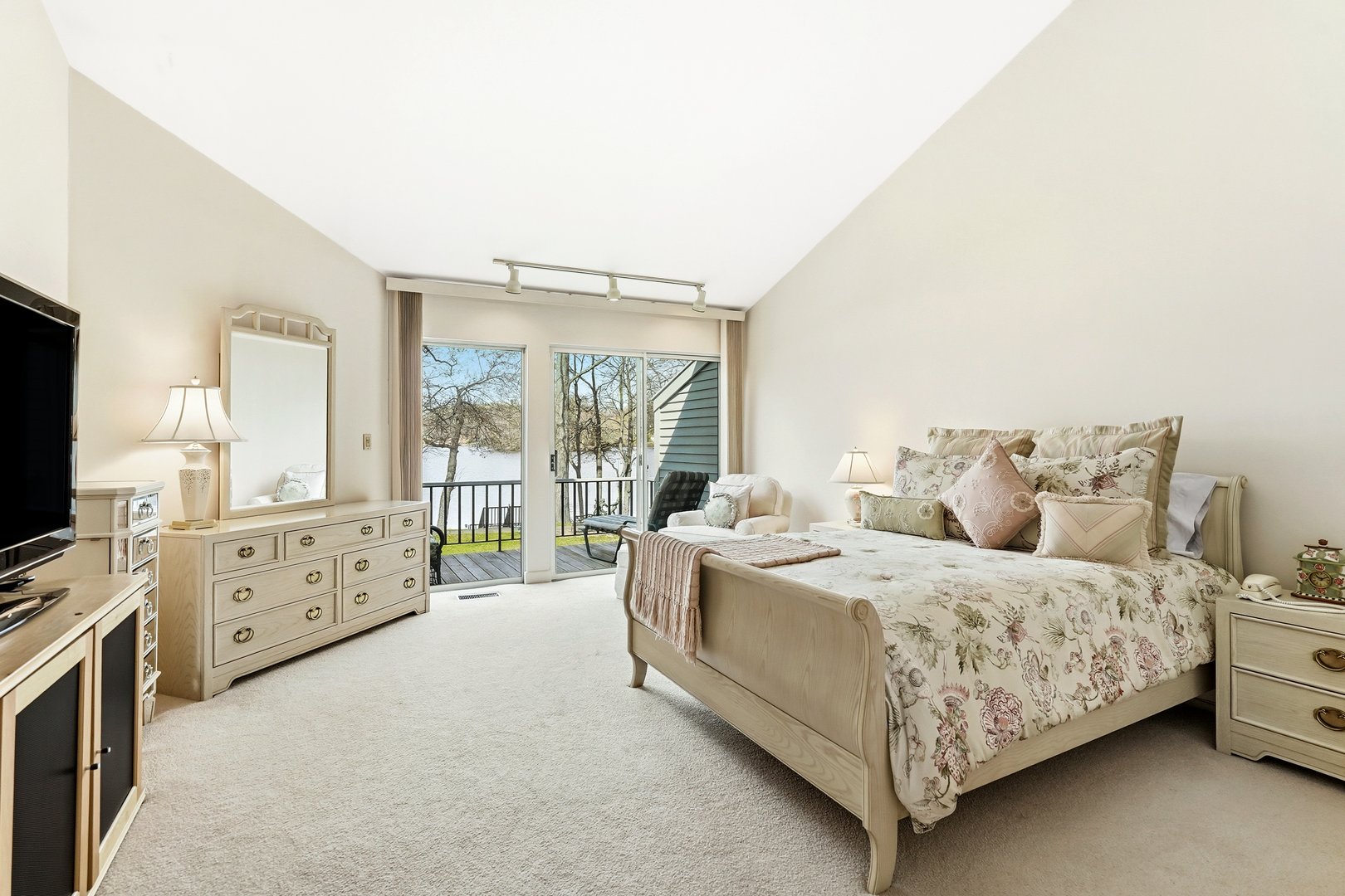 35 Waterside Close Photo 14