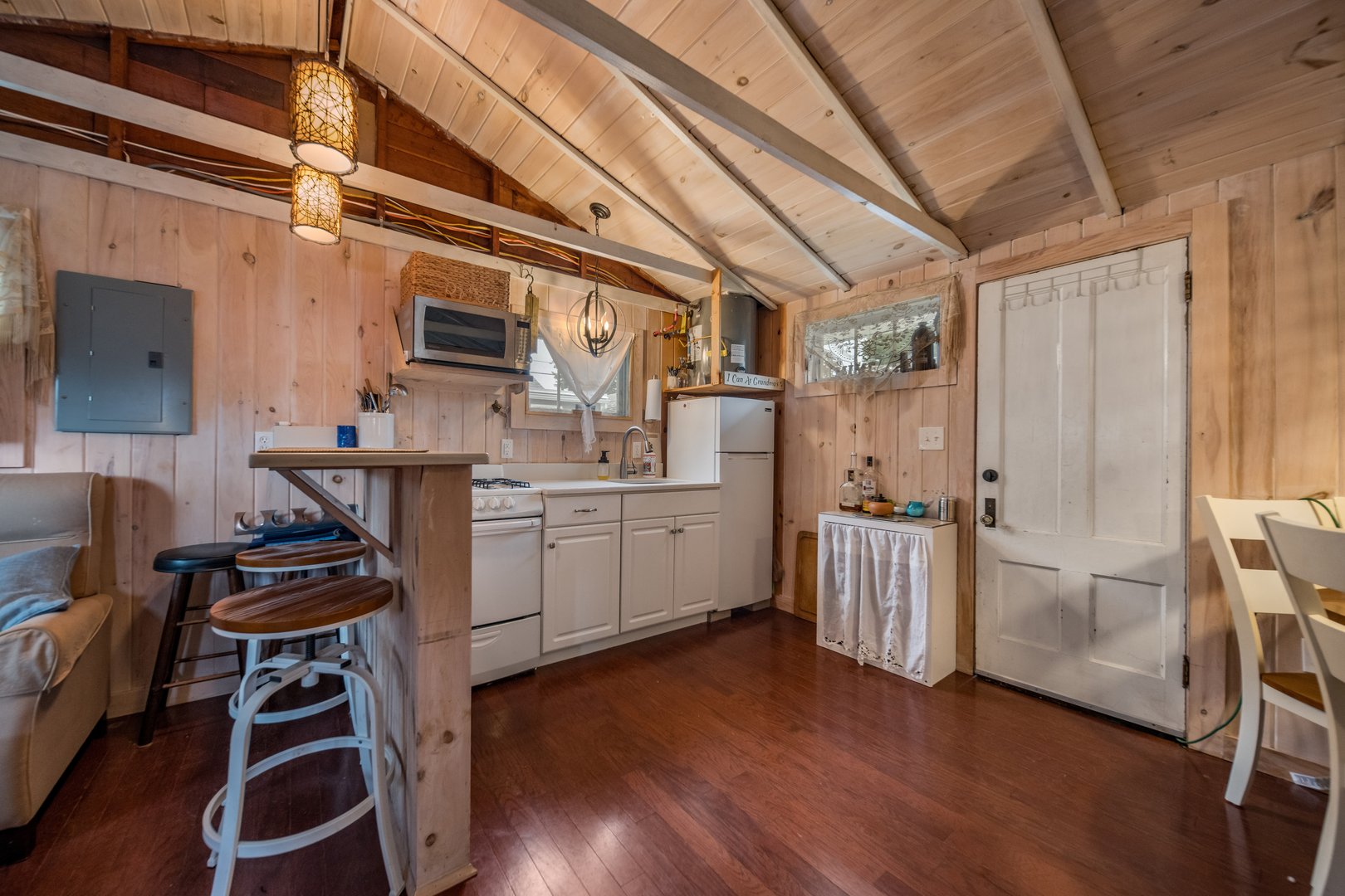 92 Fourth Avenue Photo 4
