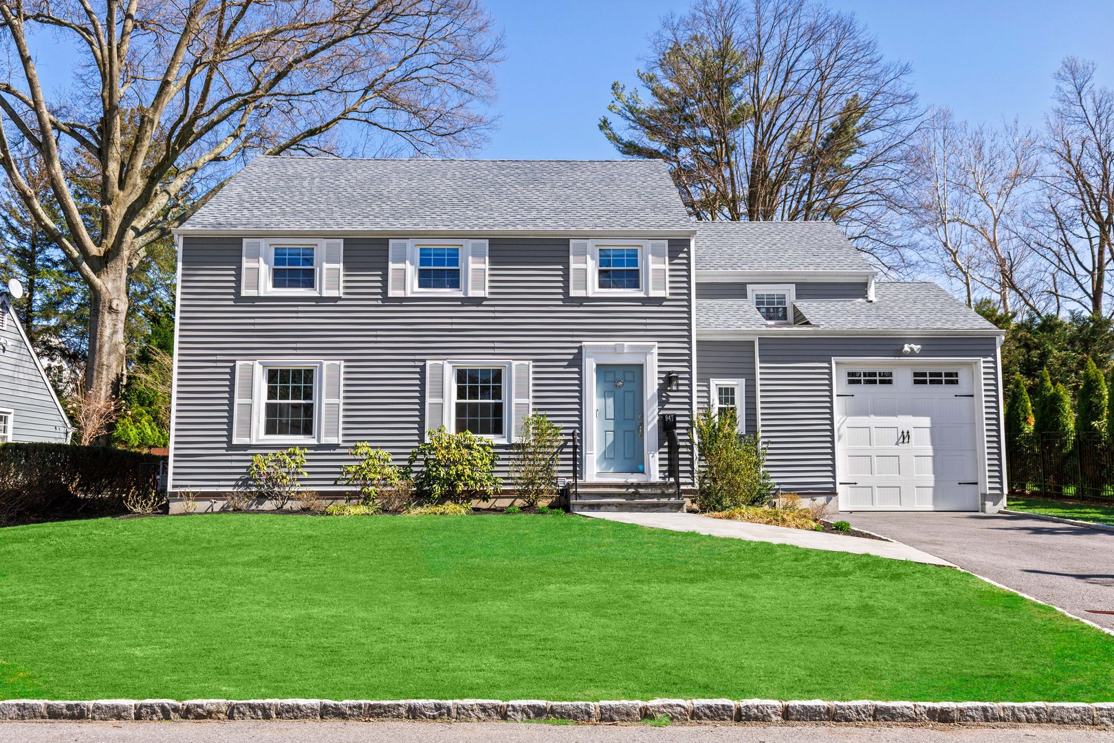 947 Shore Acres Drive Photo 2
