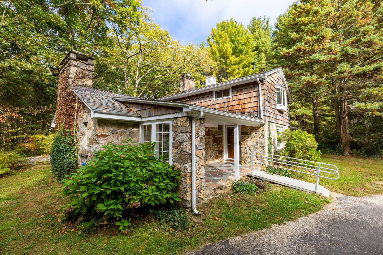 418 Plymouth Road Photo 2