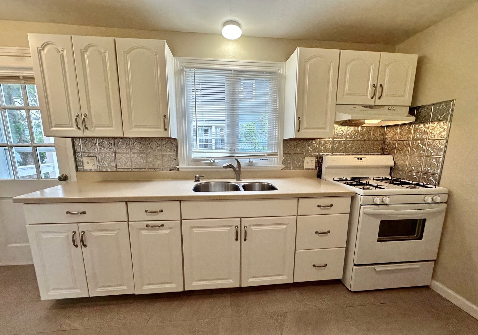 1160 Whitney Avenue  #E Photo 7