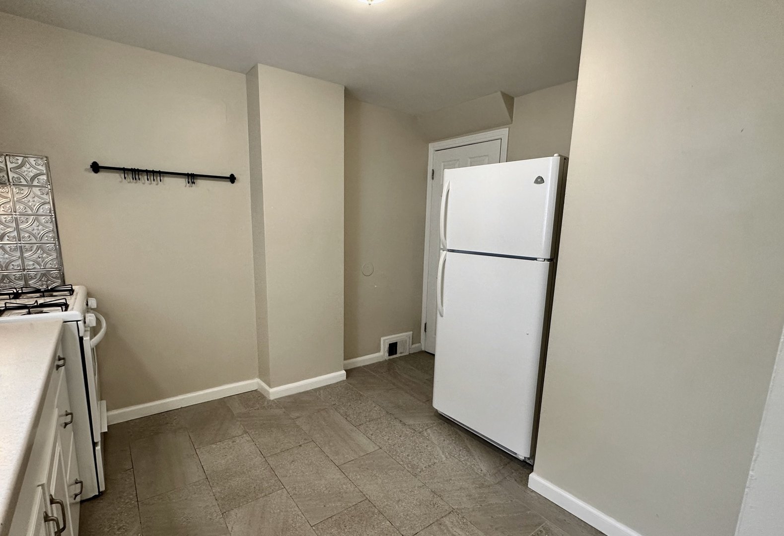 1160 Whitney Avenue  #E Photo 9