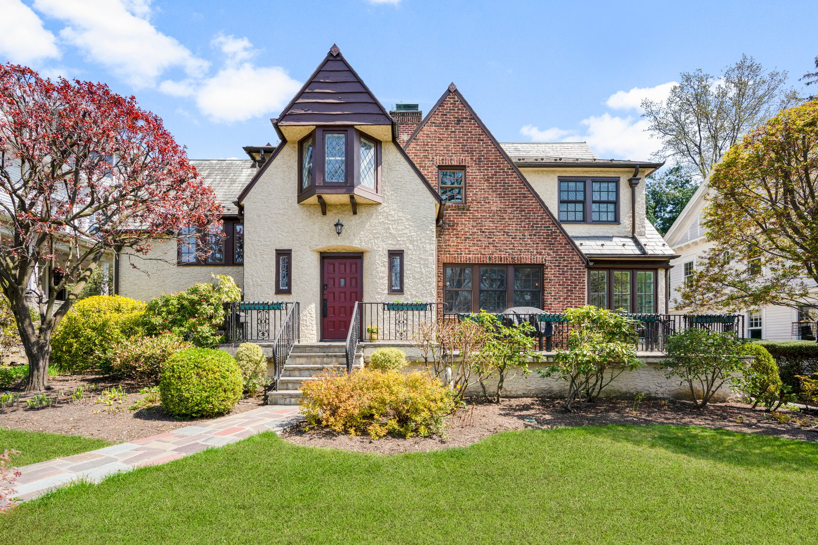 210 Cliff Avenue Photo 1