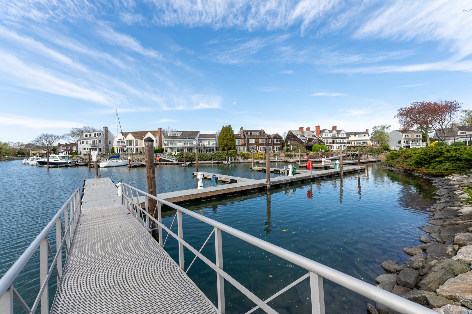 187 Dolphin Cove Quay Photo 34