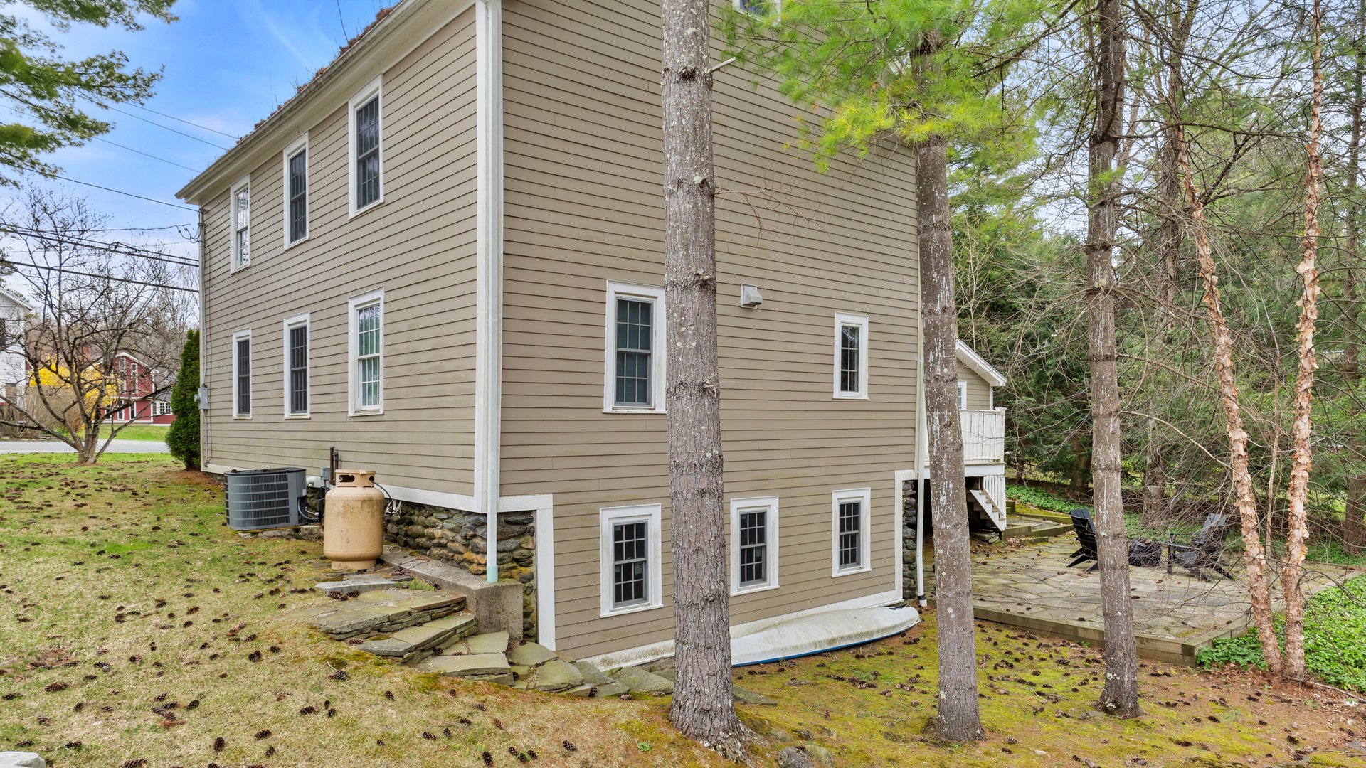 9 Interlaken Rd Photo 3