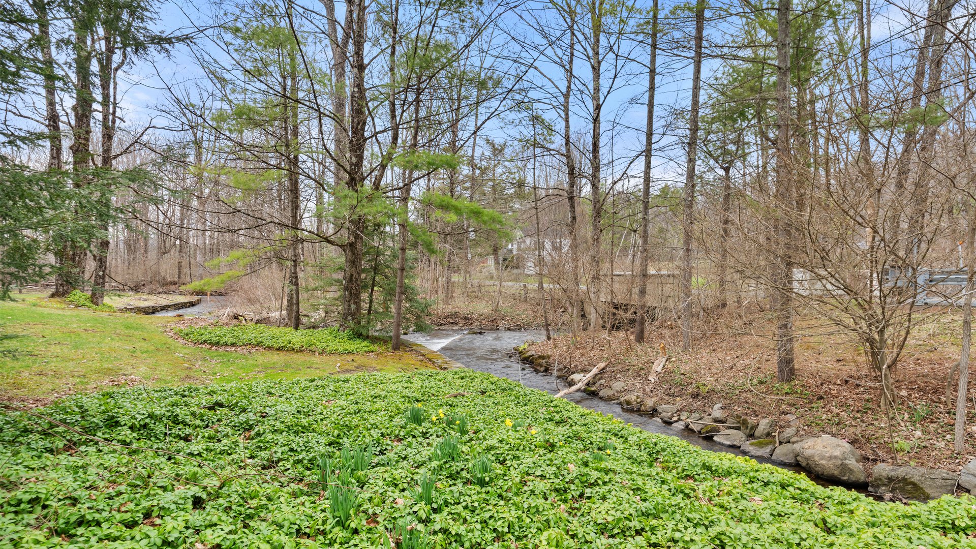 9 Interlaken Rd Photo 4