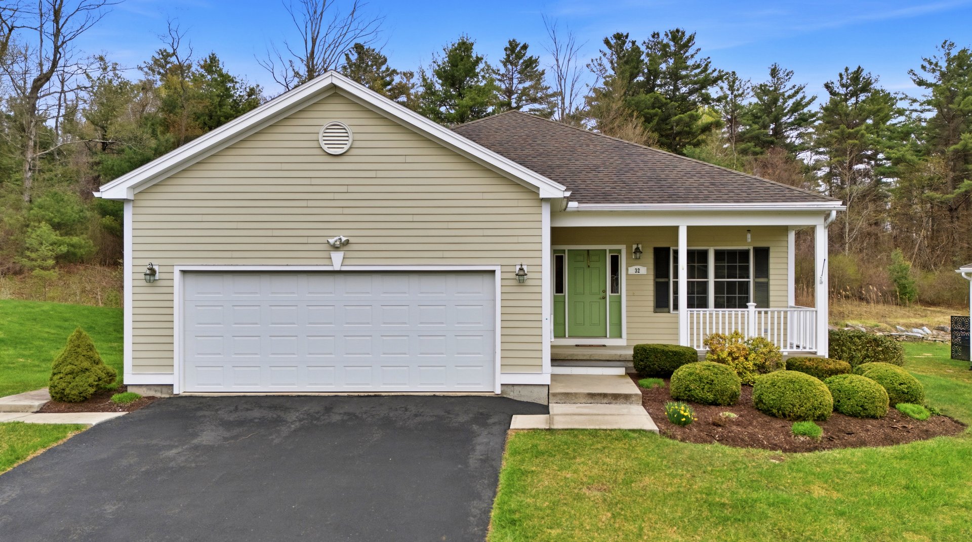 32 Aspen Way Photo 1