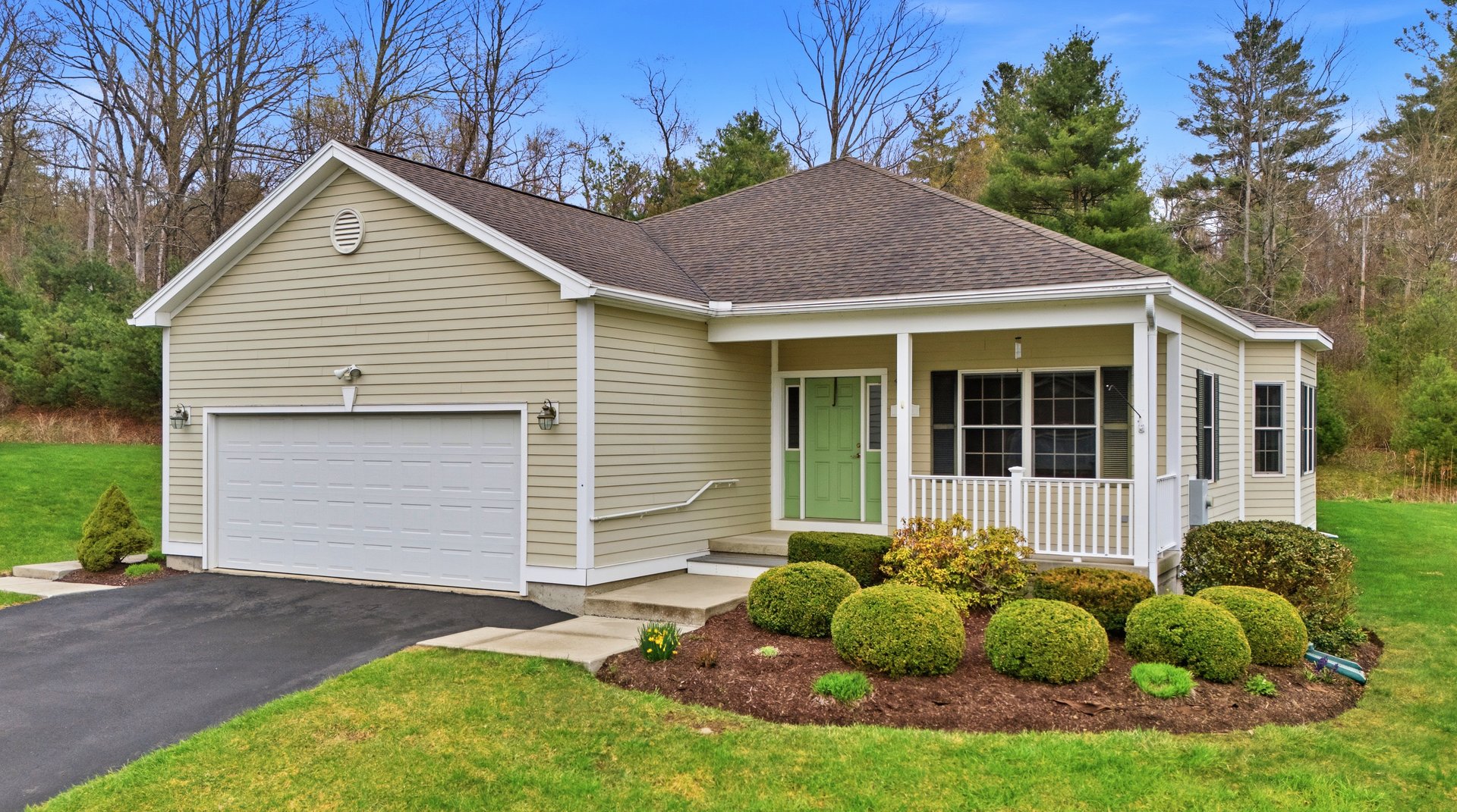 32 Aspen Way Photo 2