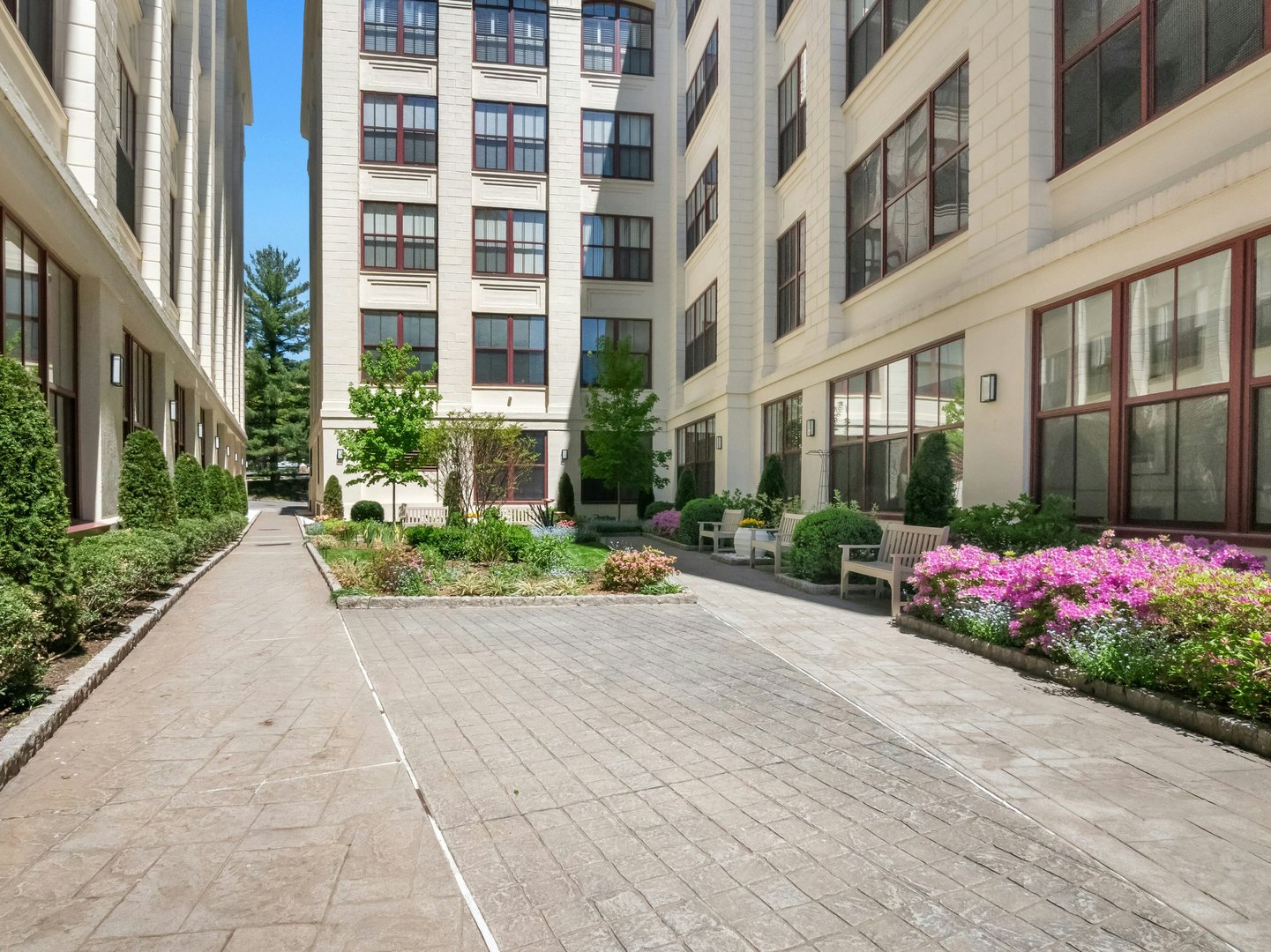 1 Scarsdale Road  #319 Photo 4