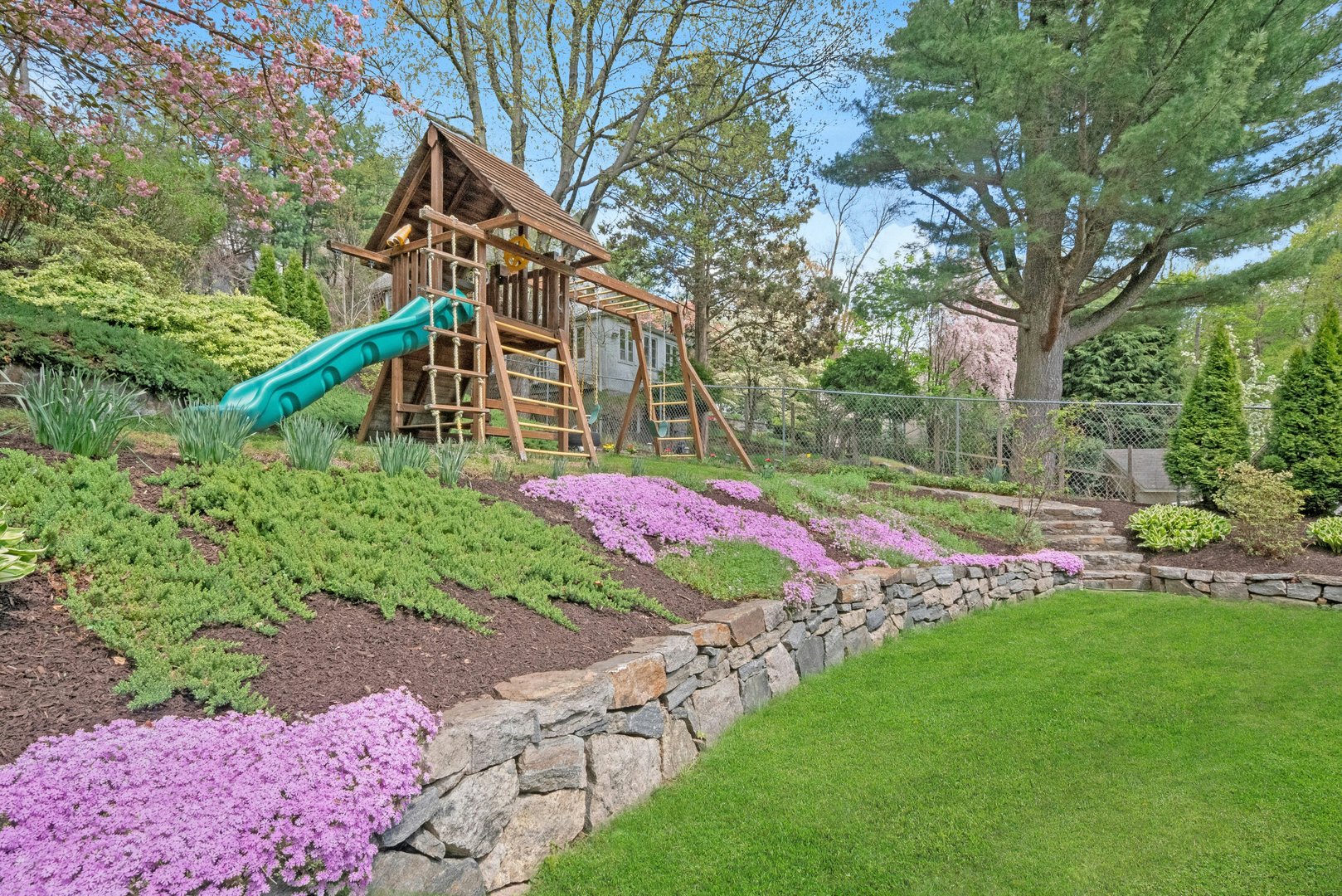 199 Taxter Road Photo 4
