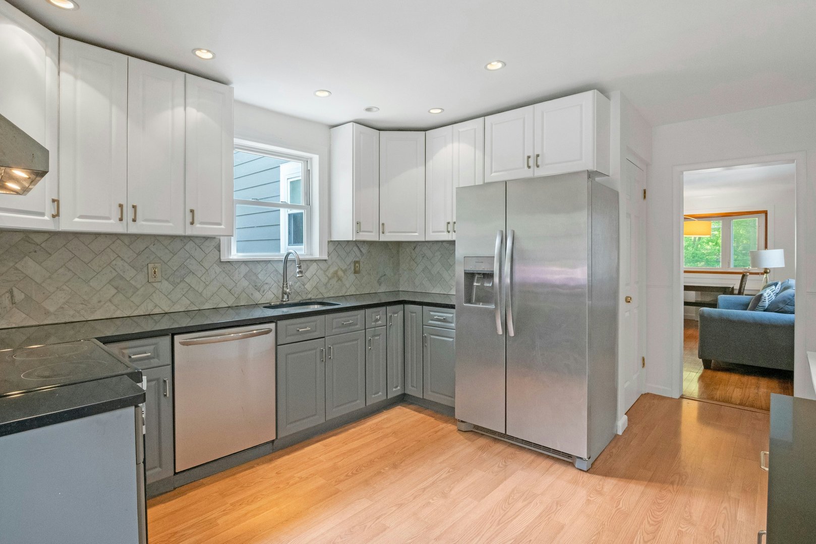 199 Taxter Road Photo 7