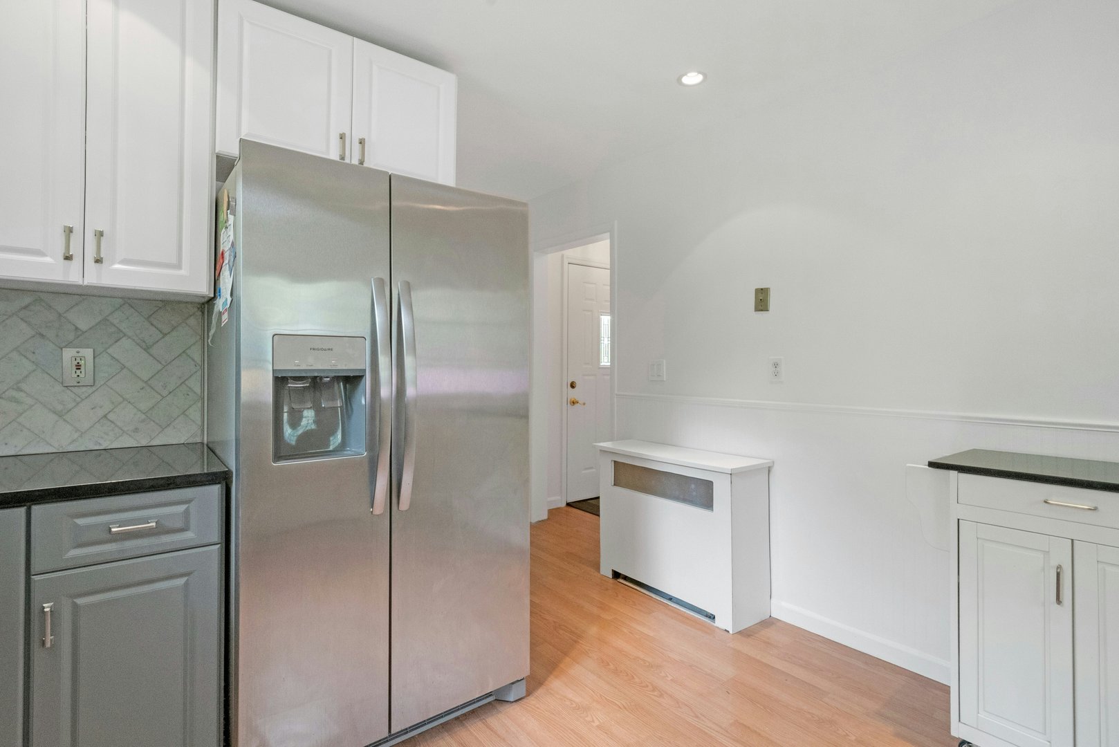 199 Taxter Road Photo 8