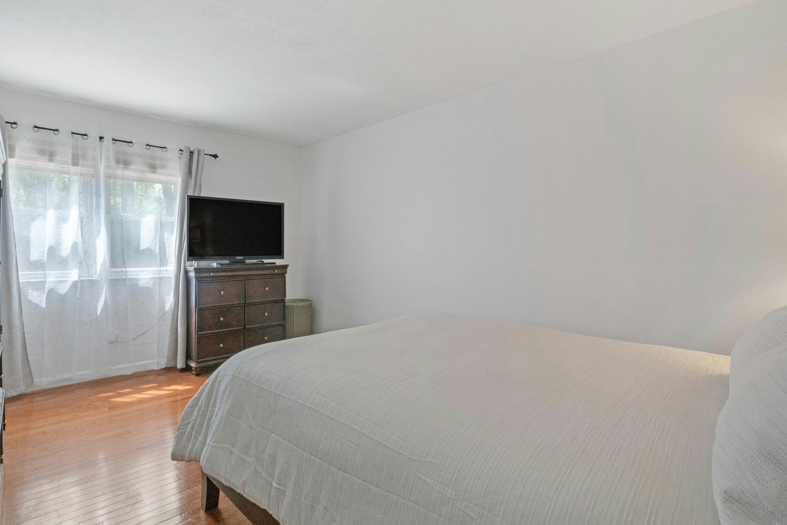 199 Taxter Road Photo 11