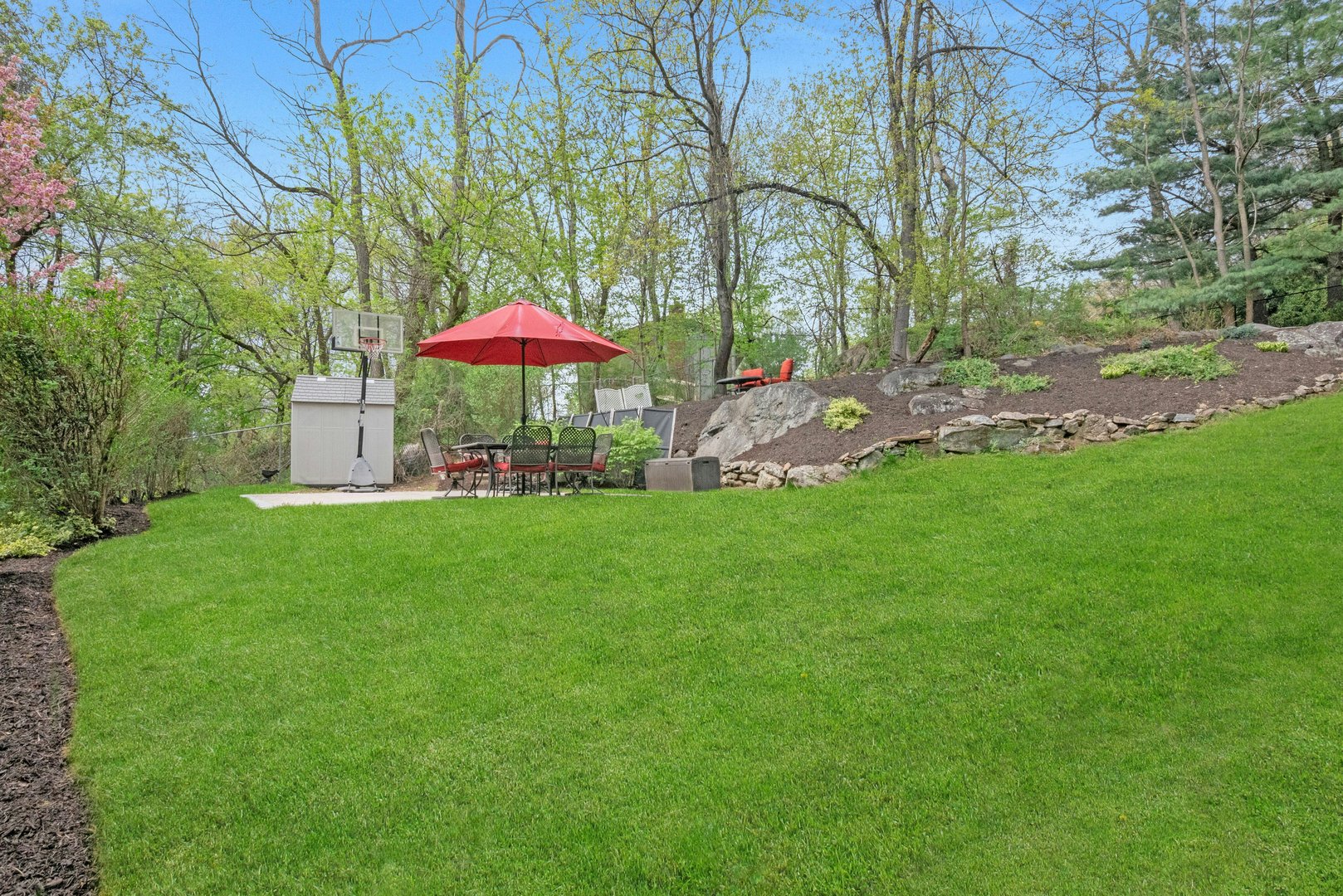199 Taxter Road Photo 23
