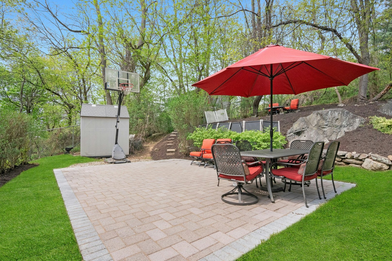 199 Taxter Road Photo 24