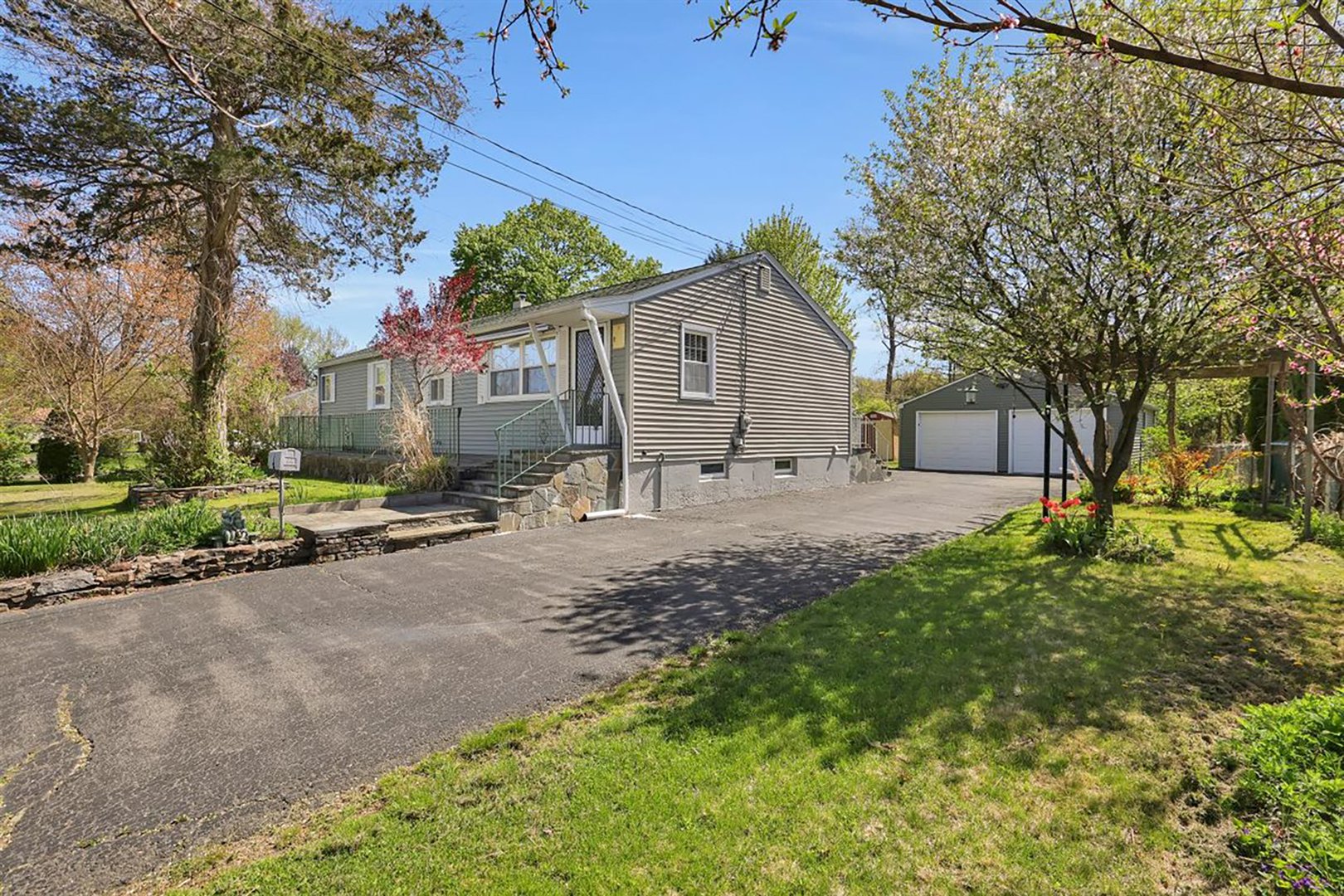 7 Mohawk Drive Photo 2