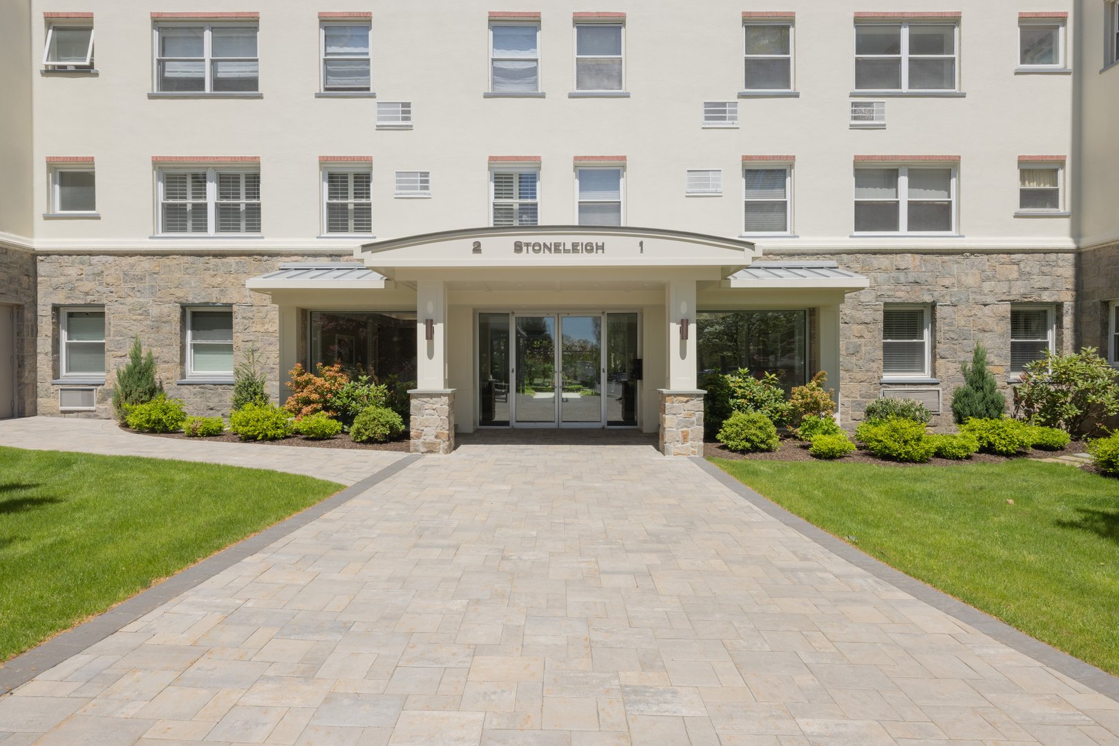 1 Stoneleigh  #5J Photo 2