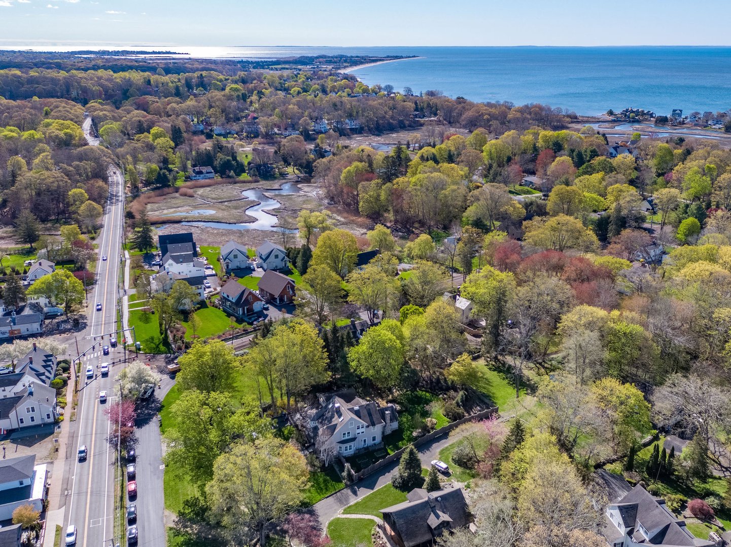 880 Boston Post Road Photo 2