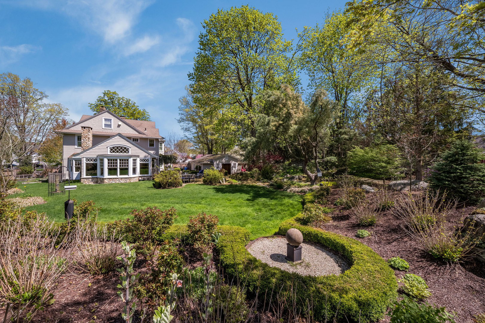 880 Boston Post Road Photo 4