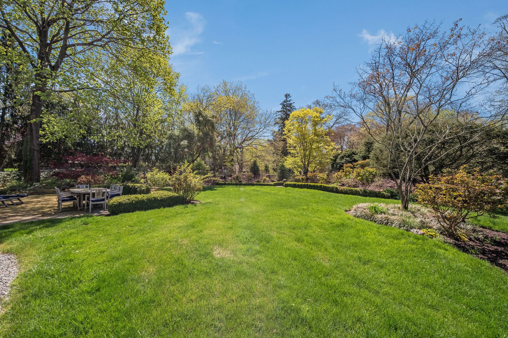 880 Boston Post Road Photo 5