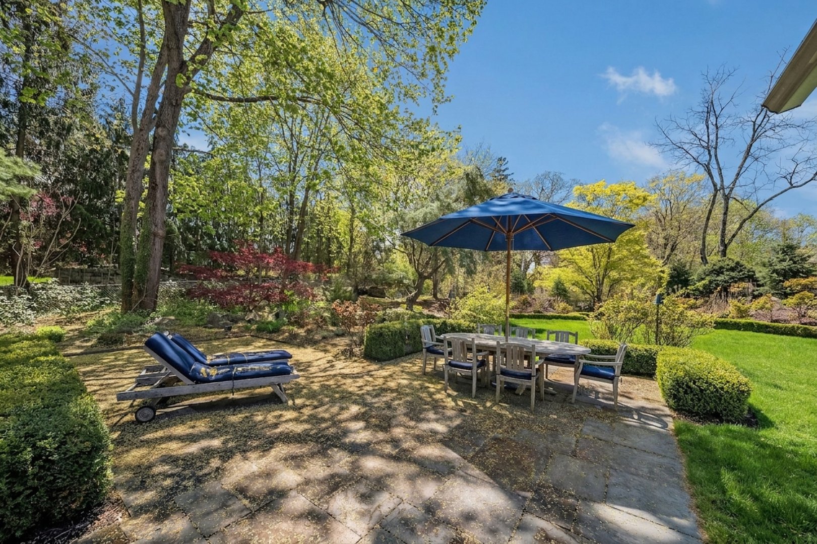 880 Boston Post Road Photo 6