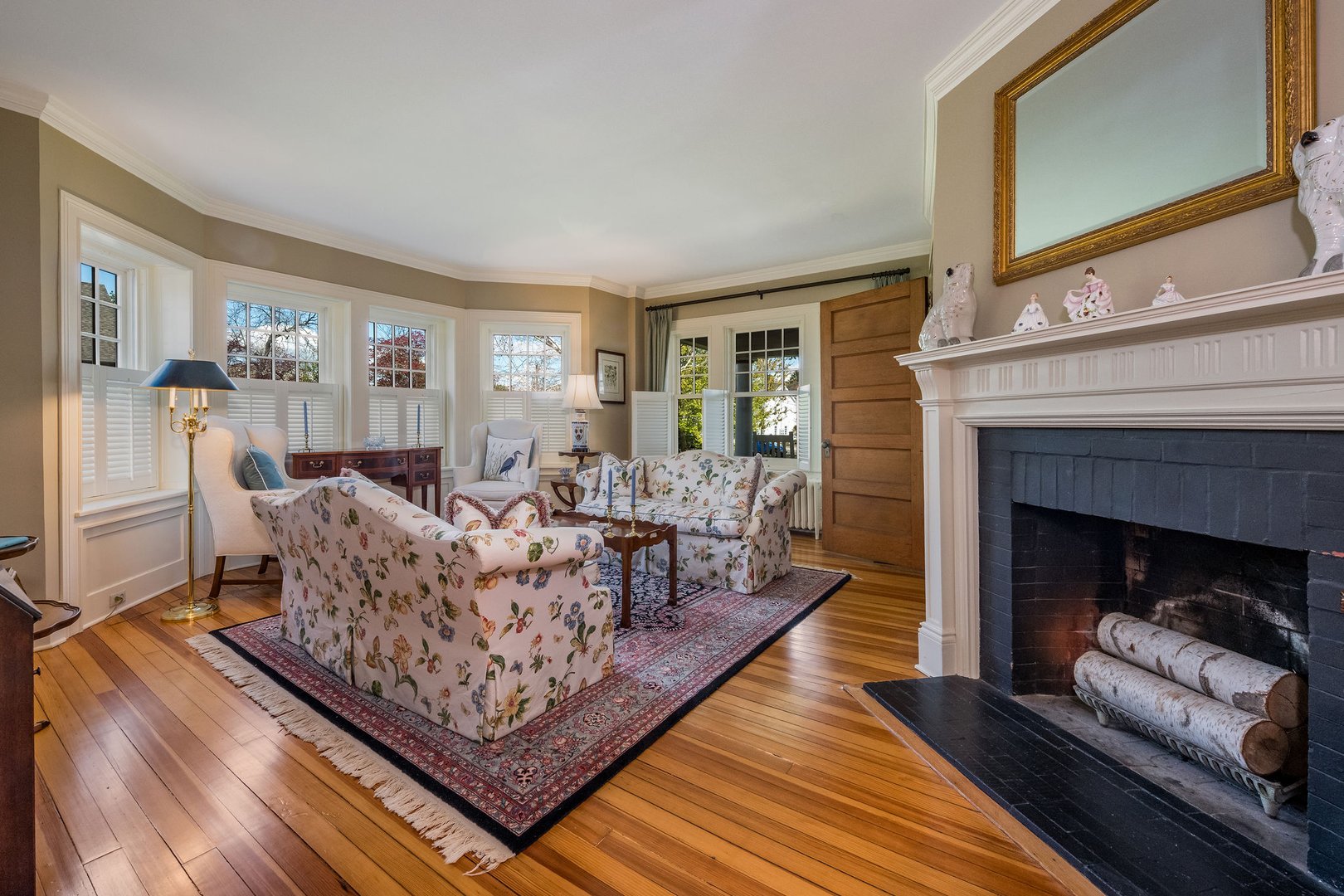 880 Boston Post Road Photo 13