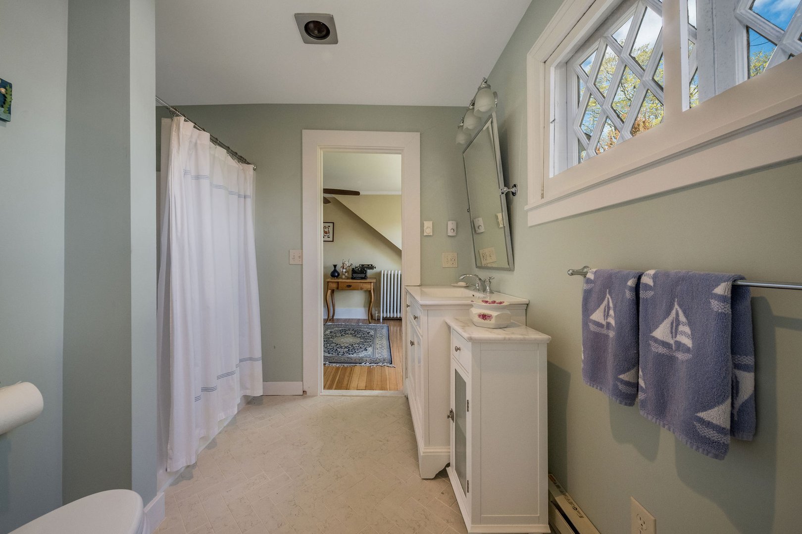 880 Boston Post Road Photo 34