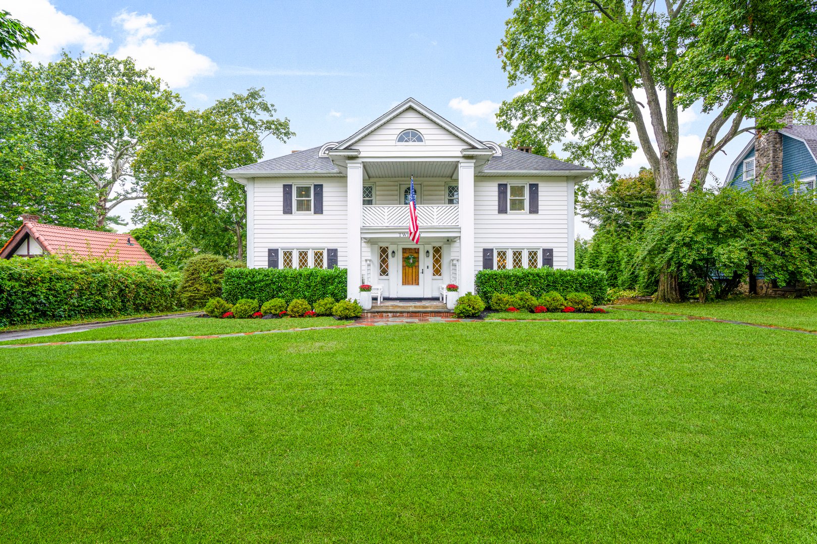 20 Elk Avenue Photo 2