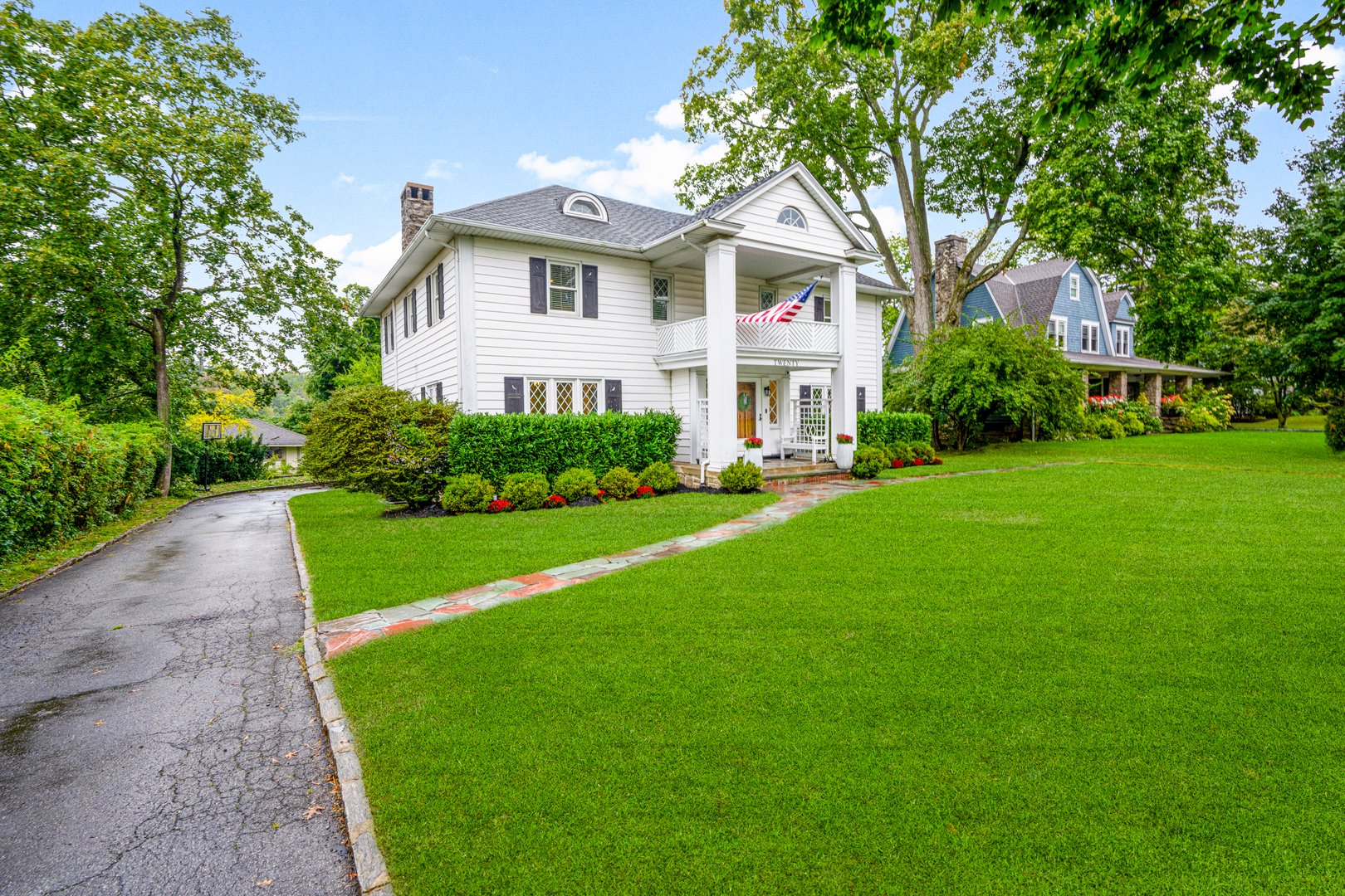 20 Elk Avenue Photo 3