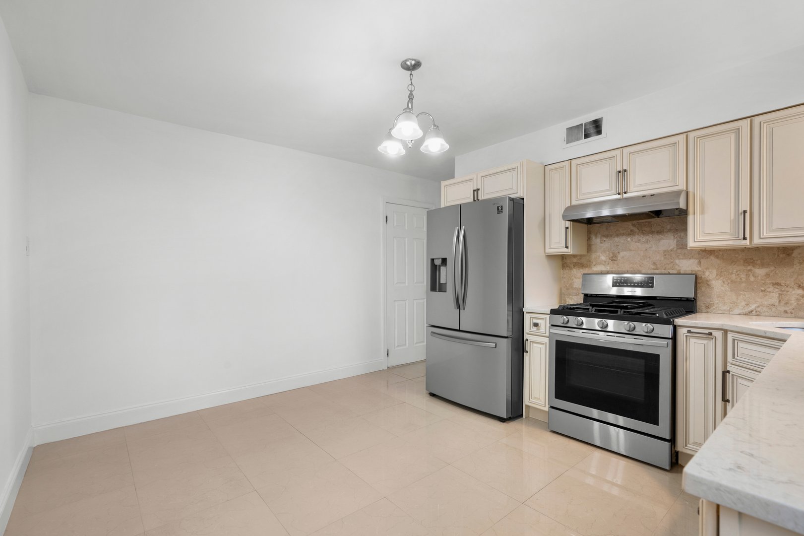 71 Bacon Place Photo 9