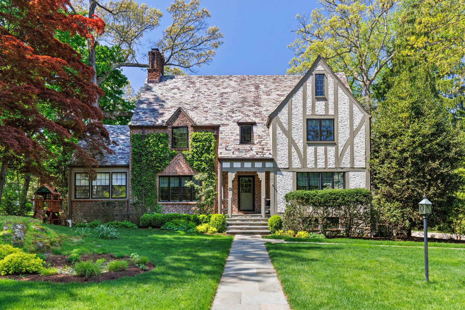 10 Woodland Drive Photo 1