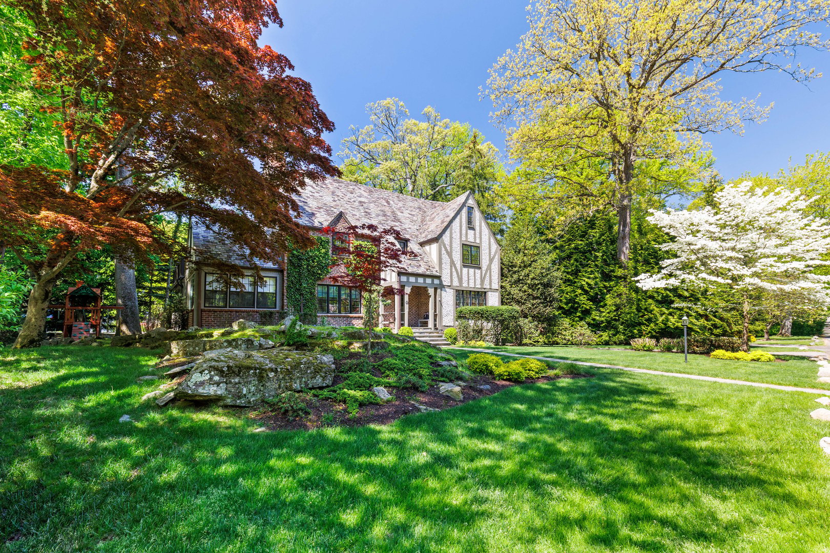 10 Woodland Drive Photo 2