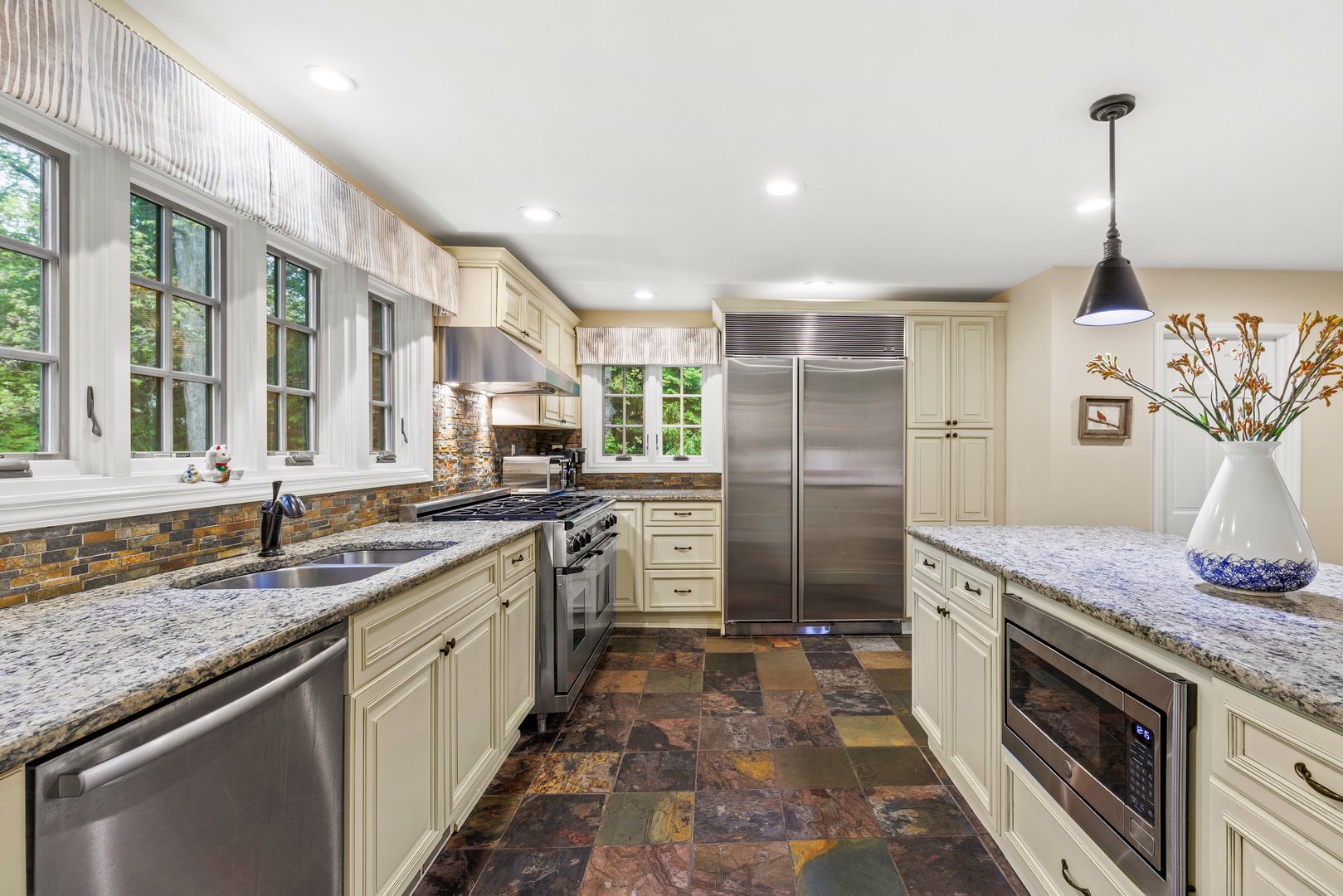 10 Woodland Drive Photo 11