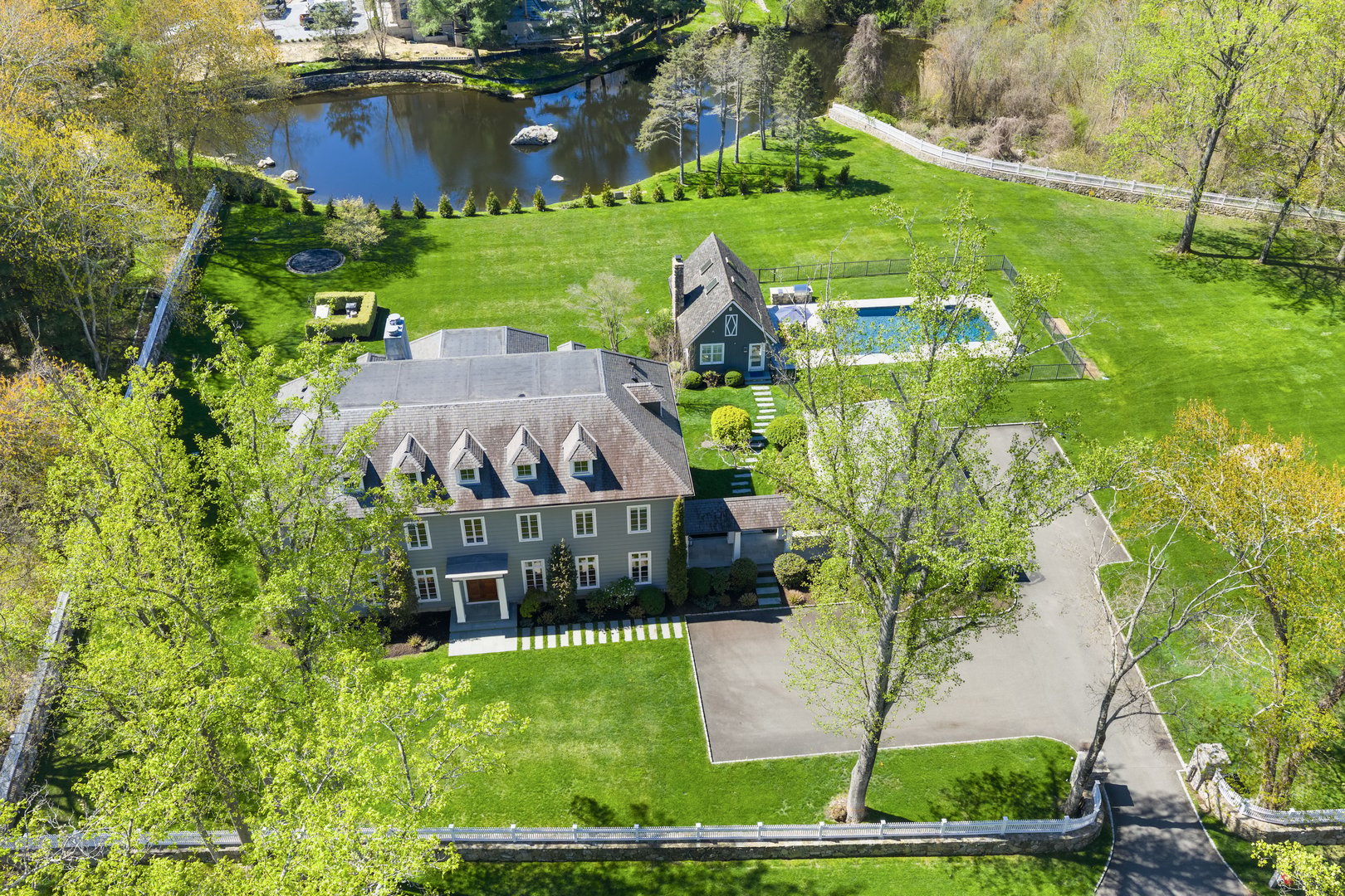 24 Llewellyn Drive Photo 40