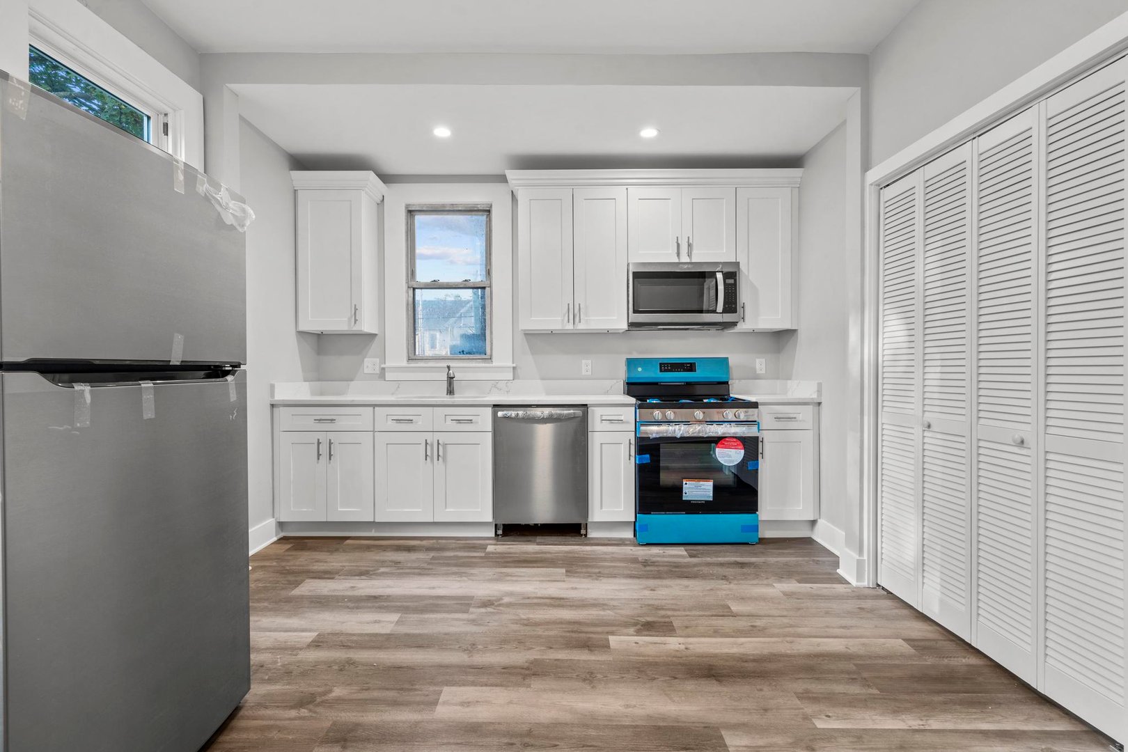 548 Ferry Street  #1 Photo 3