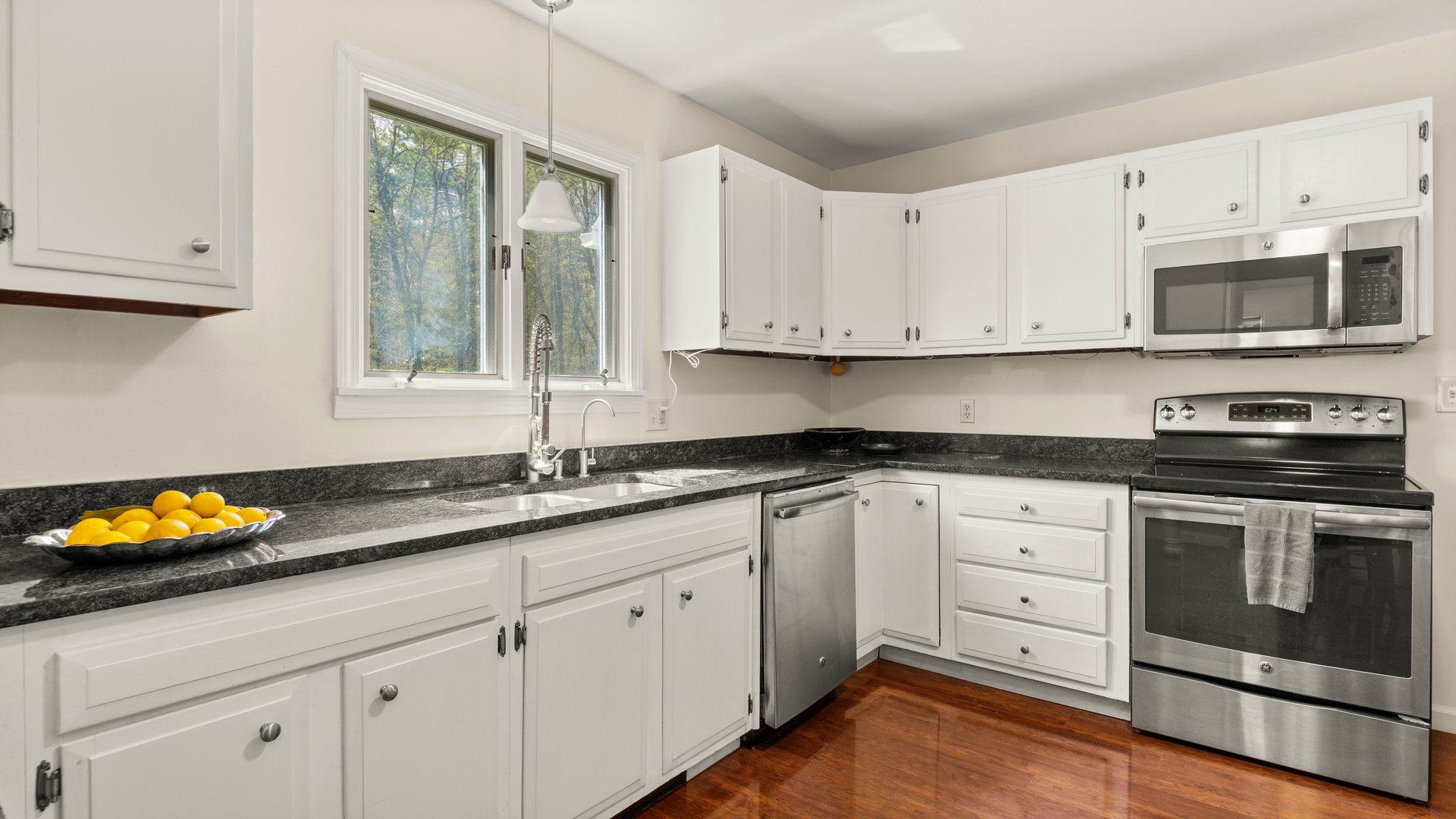 230 Middle Road Photo 9